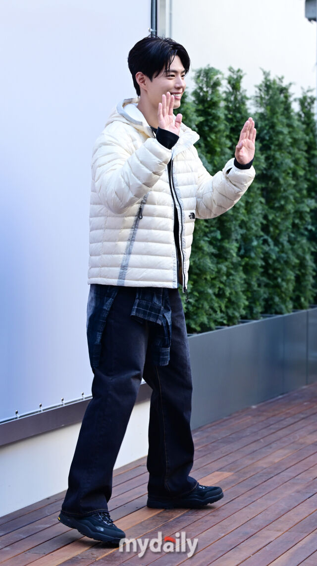 배우 박보검이 6일 서울 명동에서 열린 한 아웃도어 브랜드의 오픈 기념 포토월에 참석했다. / 한혁승 기자 hanfoto@mydaily.co.kr