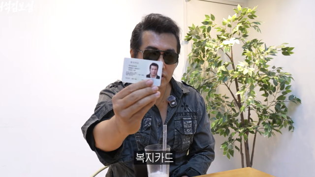 김보성이 시각장애로 병역 면제 판정을 받은 사실을 밝히며 과거 자신을 둘러싼 오해를 직접 해명했다. / 유튜브 채널 '허석 김보성'