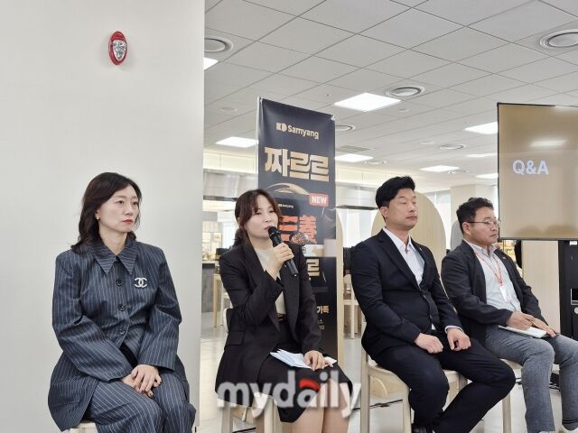 ‘짜르르’ 미디어 시식회에서 왼쪽부터 채혜영 상품본부장, 김희정 상품팀장, 박갑용 스프개발팀장, 이병훈 연구소장이 앉아 취재진의 질문에 답하고 있다. /방금숙 기자