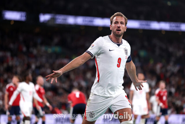 해리 케인이 7일(한국시각) 영국 런던의 웸블리 스타디움에서 열린 유럽축구연맹(UEFA) 네이션스리그 A 3조 4라운드 체코와의 맞대결에서 득점한 뒤 세리머니하고 있다./게티이미지코리아