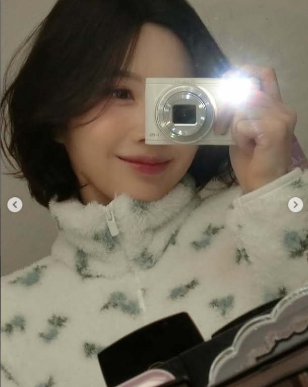 조이는 최근 자신의 SNS에 “춥따아 뽀글이 입자”라는 멘트와 함께 여러 장의 사진을 게시했다. /조이 소셜미디어