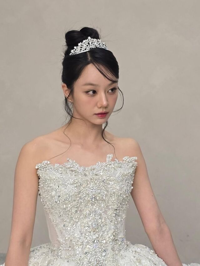 혜리가 순백의 드레스 자태로 팬들의 시선을 사로잡았다. / 혜리 SNS