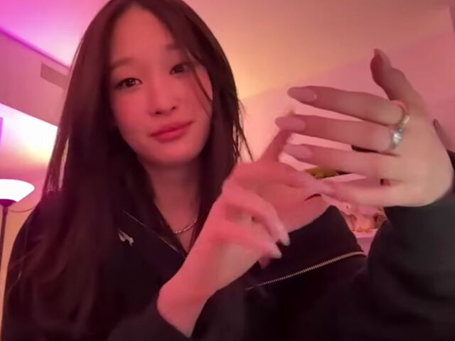 애니가 가족 여행에 대해 언급했다. / 애니 라이브 방송