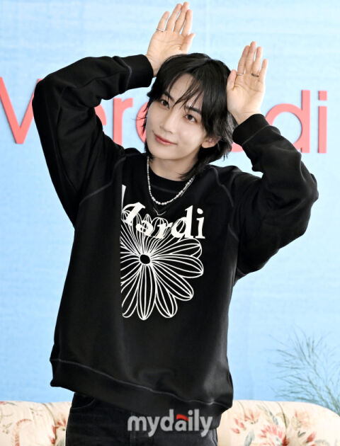 [MD포토] 세븐틴 정한, '내가 바로 포즈 장인'