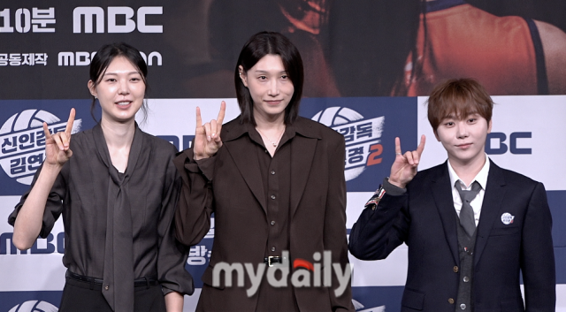전 배구선수 양효진(왼쪽부터),김연경, 세븐틴 부승관이 8일 서울 마포구 MBC 마우스홀에서 열린 ‘신인감독 김연경2‘ 제작발표회에 참석해 포즈를 취하고 있다. / 마이데일리