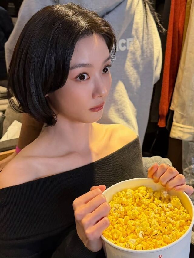 김유정이 한층 성숙해진 분위기로 시선을 사로잡았다. / 김유정 SNS