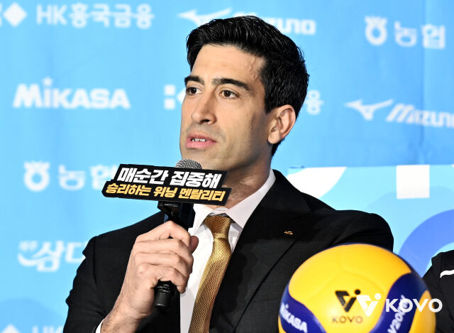 브라질 출신 이사나예 라미레스 감독이 8일 열린 2026-27시즌 V-리그 미디어데이 현장에서 인사말을 건네고 있다./한국배구연맹(KOVO) 제공