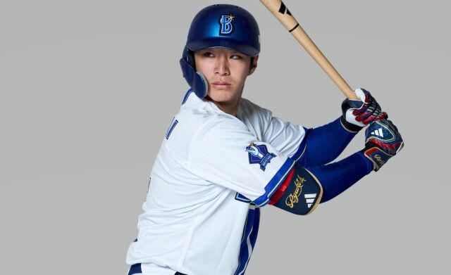 일본 프로야구 요코하마에서 뛰고 있는 와타리이 류키가 10일 열린 요미우리와 센트럴리그 클라이맥스시리즈 퍼스트 스테이지 1차전에서 결승타가 된 솔로홈런을 9회초 쏘아올렸다./요코하마 DeNA 베이스타즈 구단 공식 홈페이지 캡처