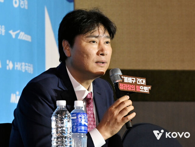 권순찬 정관장 감독이 지난 7일 열린 2026-27시즌 V-리그 여자부 미디어데이에서 출사표를 밝히고 있다./한국배구연맹(KOVO) 제공