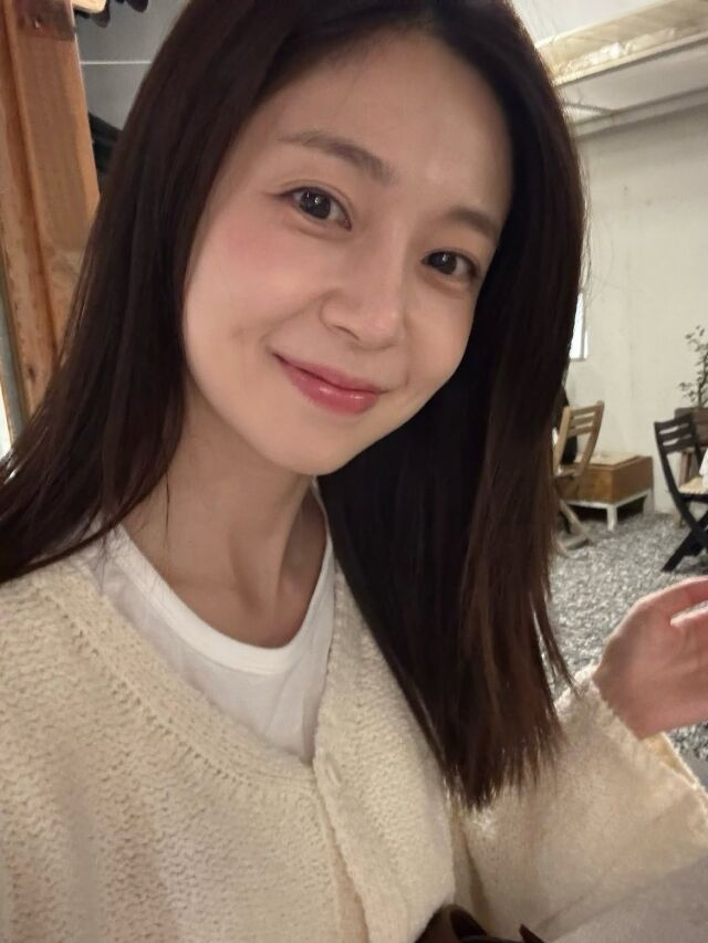 백진희가 결혼을 앞두고 한층 화사해진 미모와 함께 가을 일상을 공개했다. / 백진희 SNS