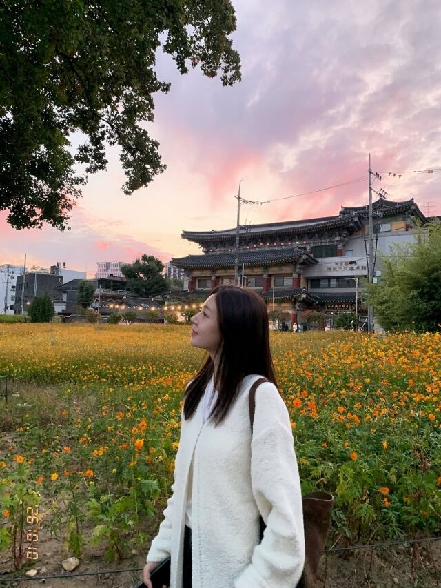 백진희가 결혼을 앞두고 한층 화사해진 미모와 함께 가을 일상을 공개했다. / 백진희 SNS