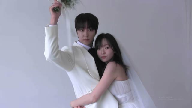 배우 겸 감독 이유진(왼쪽)과 차경은의 웨딩 화보 / 유튜브 '경은'