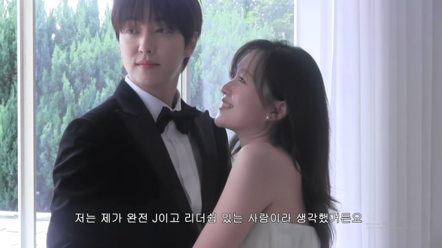 배우 겸 감독 이유진(왼쪽)과 차경은의 웨딩 화보 / 유튜브 '경은'