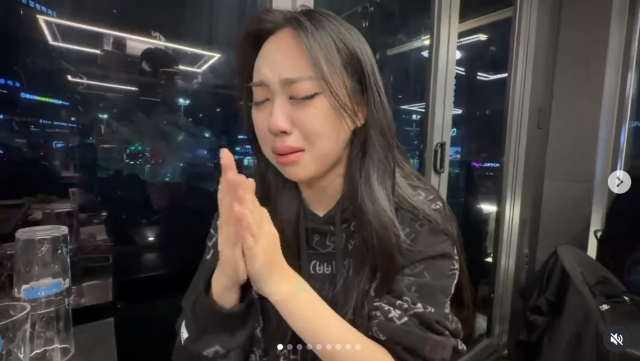 이영지가 공연 도중 가사를 여러 차례 틀린 사실을 고백하며 팬들에게 사과했다. / 이영지 SNS