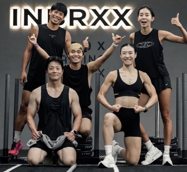 유이(오른쪽)/소셜미디어