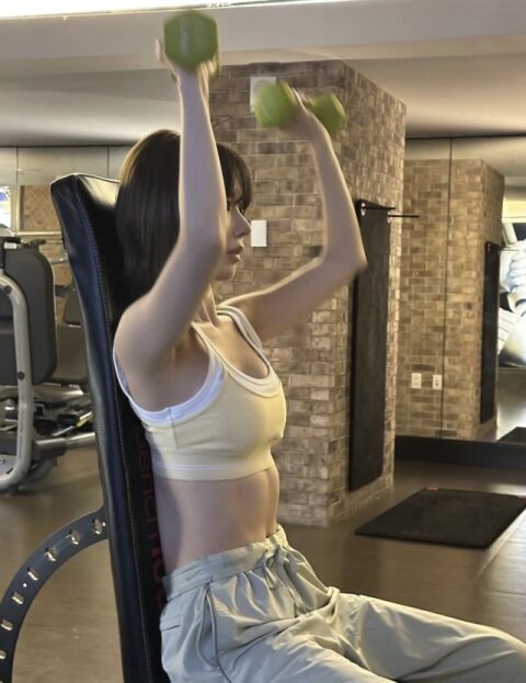 &lsquo;근세라핌&rsquo; 사쿠라, &ldquo;복근 잘 보여서 신나&rdquo;