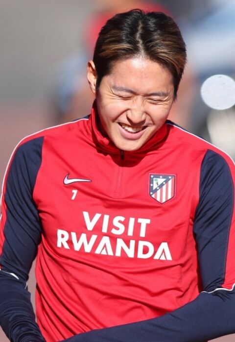 [UCL 리뷰] 이강인 대박이다! 환상 기점 패스 작렬, 맨체스터 유나이티드 수비 무너트렸다...전반 1분 만에 바리오스 선제골 (전반 진행중)