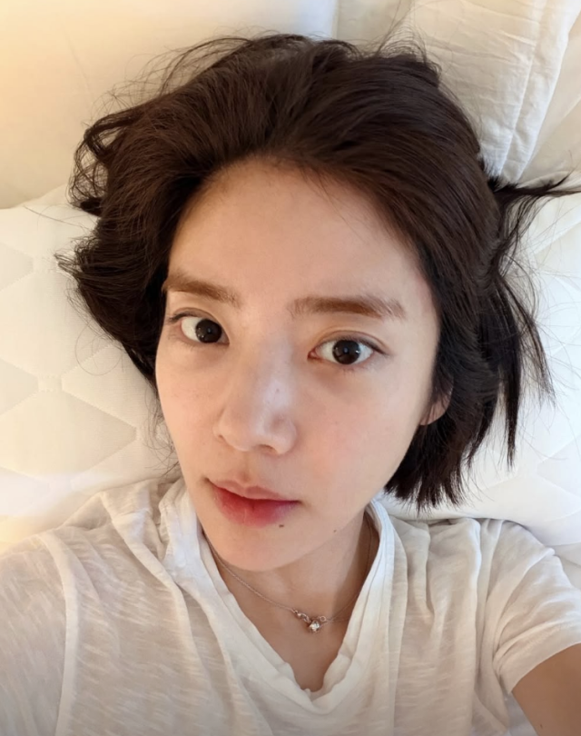 손담비가 화장기 없는 얼굴을 공개하며 남다른 피부 자신감을 뽐냈다. / 손담비 SNS