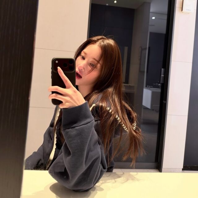 전종서가 꾸밈없는 일상 속에서도 독보적인 분위기를 자랑했다. / 전종서 SNS