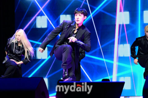 [MD포토] 박우진 '파워 넘치는 무대 퍼포먼스'