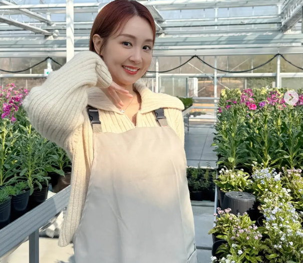 오정연은 지난 12일 자신의 SNS에 "다이빙 라이프 9년동안 상어나 만타 같은 대물도 많이 봤지만, 가장 재밌었던 순간을 꼽으라면 대형 갑오징어 무리를 만났을 적"이라는 글과 함께 바닷속 영상을 공개했다./오정연 소셜미디어