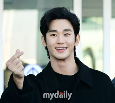 김수현, '미성년 교제 증거' 카톡 상대 아니었다&hellip;다시 돌기 시작한 복귀 톱니바퀴 [MD이슈]