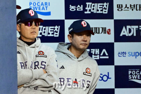 [MD포토] 경기 지켜보는 두산 김원형 감독