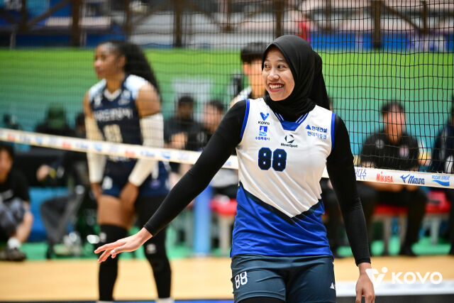 현대건설 메가가 14일 열린 한국도로공사와 2026 컵대회 B조 조별리그 2차전 도중 공격을 성공한 뒤 환하게 웃고 있다./한국배구연맹(KOVO) 제공
