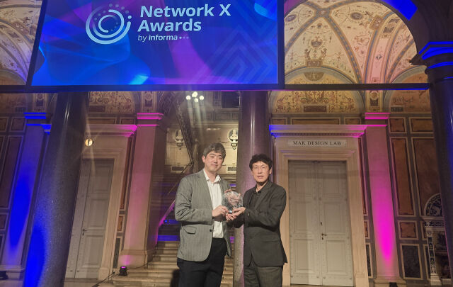 SKT는 글로벌 ICT 미디어·리서치 기업 인포마가 주관하는 네트워크 엑스(Network X) 어워드에서 통신 네트워크의 AX 기술 경쟁력을 인정받아 ‘가장 혁신적인 5G 통신 서비스’ 부문을 수상했다. /SKT