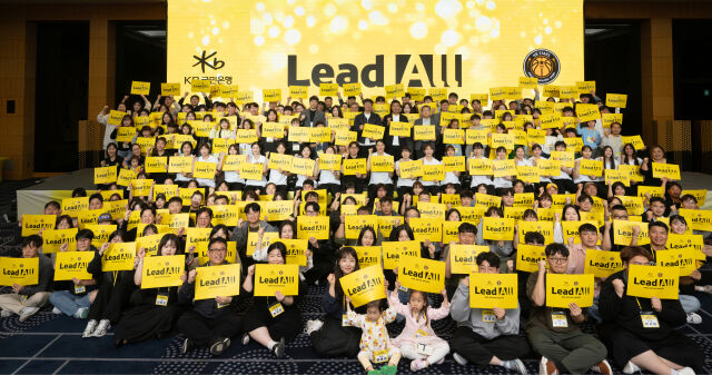 청주 KB스타즈가 팬들과 함께 2026-2027시즌 출정식을 진행했다./청주 KB스타즈 제공