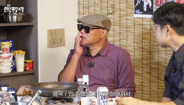 김흥국이 하얗게 변한 콧수염과 탈모로 달라진 외모를 공개해 눈길을 끌었다. / 유튜브 채널 '양락1번지'
