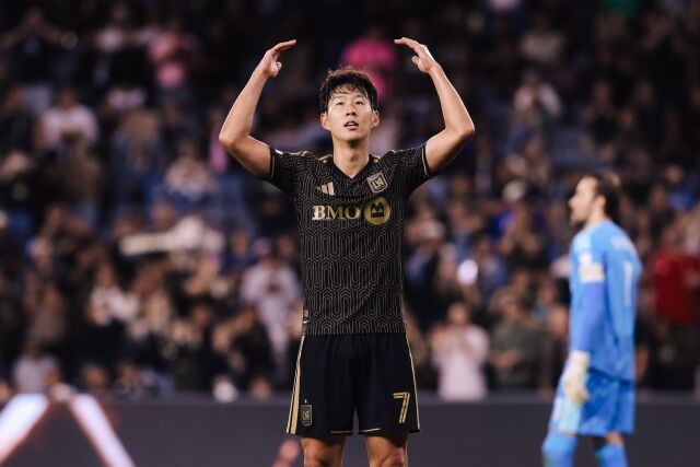 손흥민(LAFC)이 15일(한국시각) 미국 캘리포니아주 로스앤젤레스의 BMO 스타디움에서 열린 2026시즌 메이저리그사커(MLS) 29라운드 오스틴FC와의 맞대결에서 득점한 뒤 세리머니하고 있다./LAFC 제공