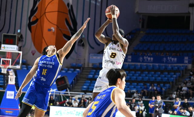 아치 굿윈이 슛을 하고 있다./KBL 제공