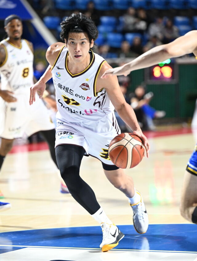 칼 타마요가 돌파를 하고 있다./KBL 제공