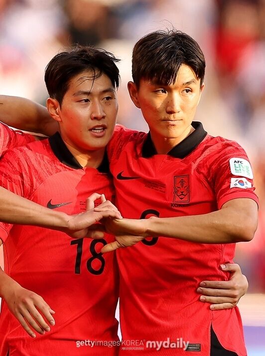 이강인(왼쪽)과 황인범이 AFC 국제선수상 후보에 선정됐다./게티이미지코리아