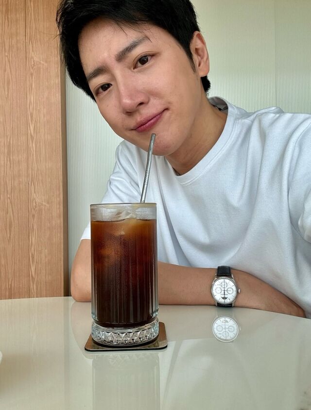 이상엽이 오랜만에 SNS 활동을 재개하며 팬들에게 반가운 근황을 알렸다. / 이상엽 SNS