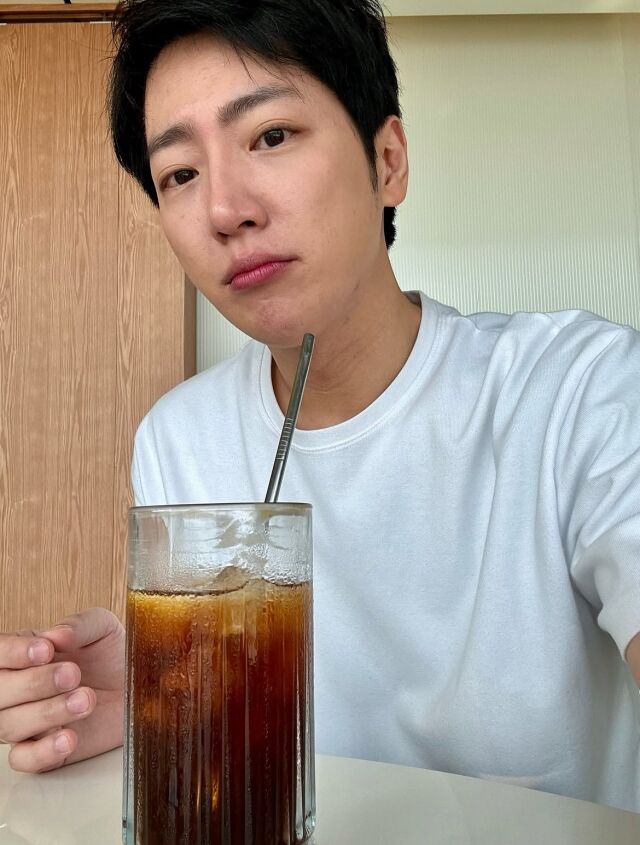 이상엽이 오랜만에 SNS 활동을 재개하며 팬들에게 반가운 근황을 알렸다. / 이상엽 SNS