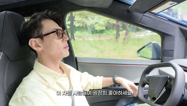 송재희가 1억 6000만 원대 고급 전기차를 구매한 뒤 예상치 못한 씁쓸함을 느꼈다고 고백했다. / 유튜브 채널 '송재희&지소연의 희소식'
