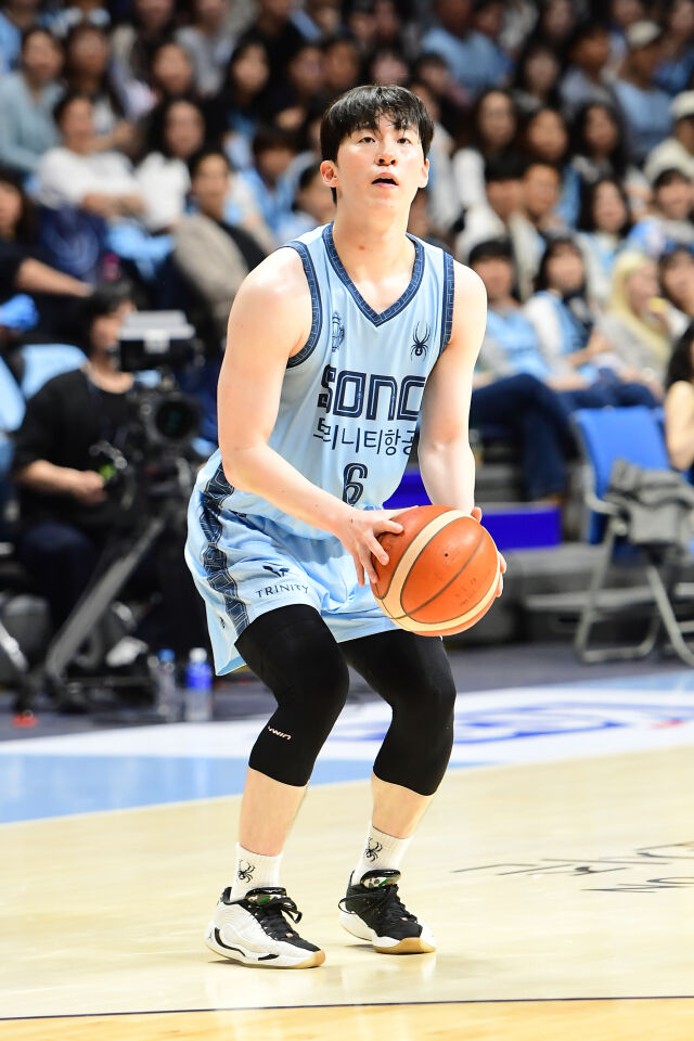 16일 고양소노아레나에서 열린 고양 소노와 울산 현대모비스의 경기. 소노 이정현이 슛하고 있다./KBL 제공