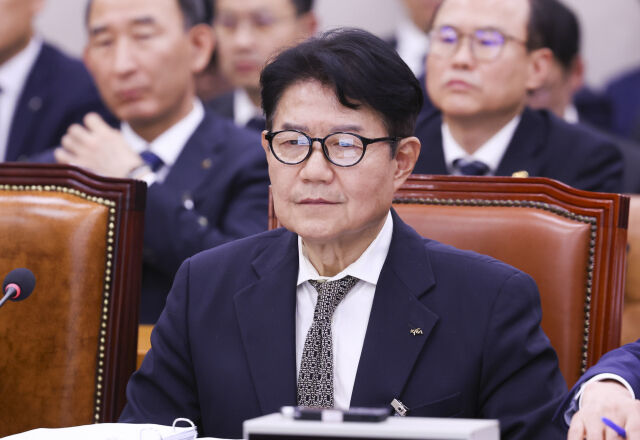 우희종 한국마사회장이 16일 오후 서울 여의도 국회에서 열린 농림축산식품해양수산위 국정감사에 참석해 있다. /뉴시스