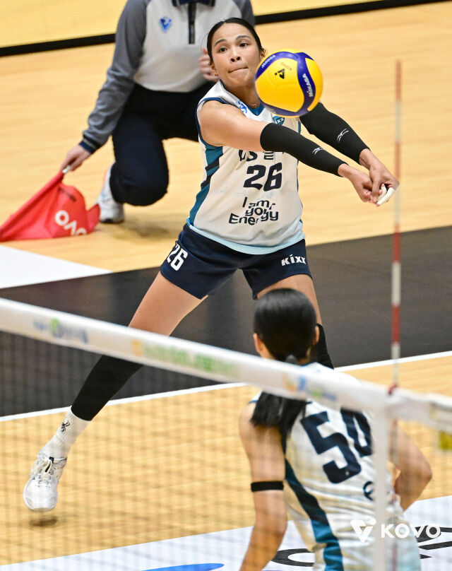 GS칼텍스 타나차가 16일 열린 2026 프로배구 컵대회 여자부 현대건설과 B조 조별리그 최종전 도중 2단 연결을 시도하고 있다./한국배구연맹(KOVO) 제공