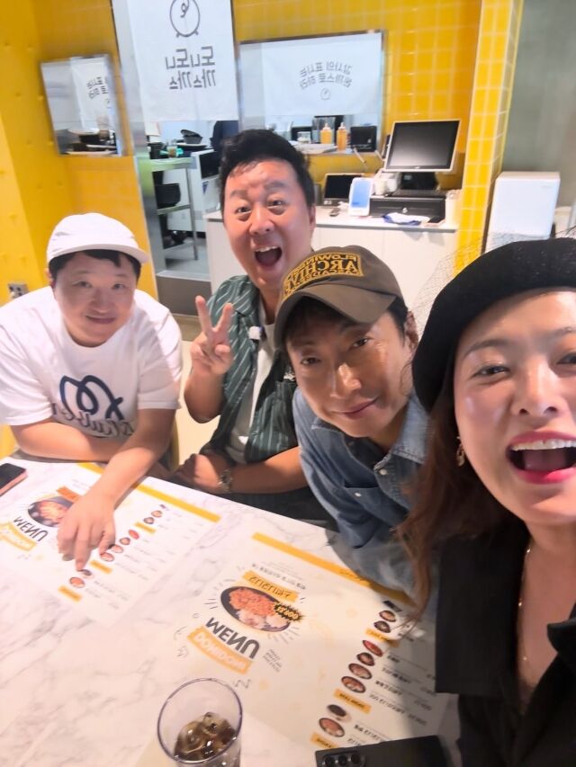 정형돈이 13년 만에 돈까스 사업에 재도전한 가운데, 새롭게 문을 연 매장에 동료 연예인들의 발길이 이어지고 있다. / 심진화 SNS