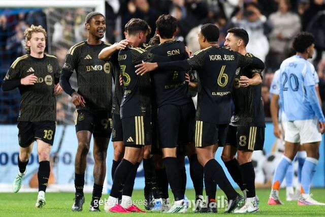 LA FC 선수들이 18일 시티 필드에서 열린 뉴욕시티FC와의 원정 경기에서 득점 후 기뻐하고 있다./게티이미지코리아