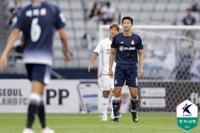 김현이 지난달 12일 목동종합운동장에서 열린 수원 삼성과의 홈 경기에 출전하고 있다./프로축구연맹 제공