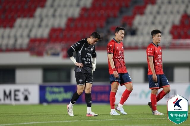 김천 상무가 지난 10일 김천종합운동장에서 펼쳐진 FC안양과의 경기에서 0-1로 패했다./한국프로축구연맹 제공