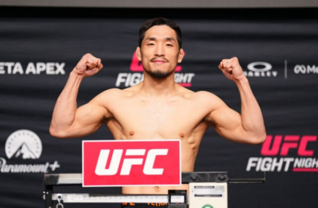 유수영이 18일 UFC 파이트 나이트에서 코반첵을 꺾었다. 지난 3월 스미스와 경기를 앞두고 계체 중인 유수영. /UFC 제공