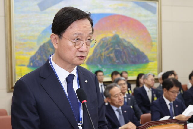이찬진 금융감독원장이 19일 여의도 국회에서 열린 정무위원회의 금융감독원 등에 대한 국정감사에 출석해 발언하고 있다. /뉴시스