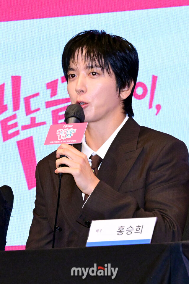 2026년 10월 19일 오후 서울 구로구 더세인트에서 진행된 라이프타임 새 토일드라마 '밑도 끝도 없이, 너다'제작발표회에서 정용화가 취재진의 질문에 답하고 있다. / 곽경훈 기자