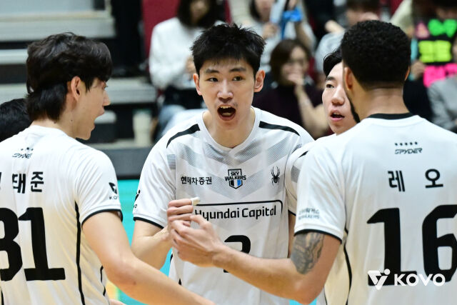현대캐피탈 장추안이 19일 여수 진남체육관에서 열린 2026 여수·NH농협컵 프로배구대회 조별리그 A조 OK저축은행전에서 포효하고 있다./한국배구연맹 제공
