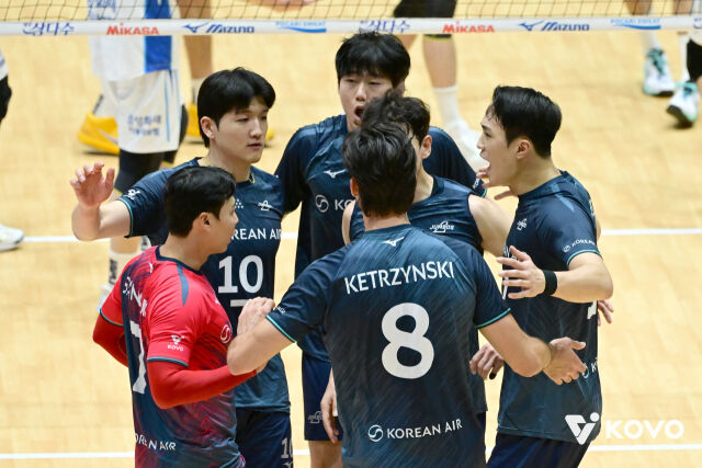 대한항공이 19일 여수 진남체육관에서 열린 2026 여수·NH농협컵 프로배구대회 조별리그 A조 삼성화재전에서 포효하고 있다./한국배구연맹 제공
